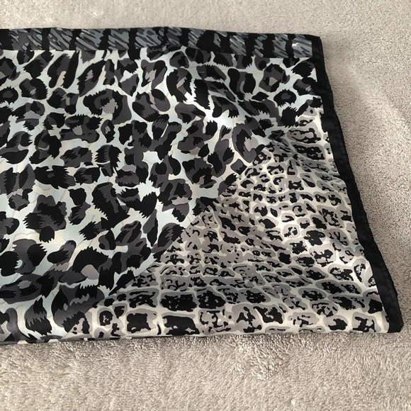 ANIMAL PRINT BLACK & WHITE SQUARE SCARF - Picture 5 of 8
